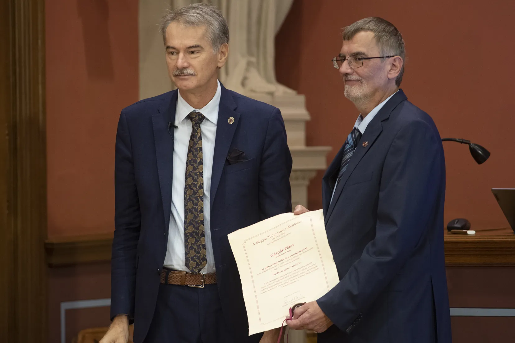 Dr. Gáspár Péter, az MTA rendes tagja